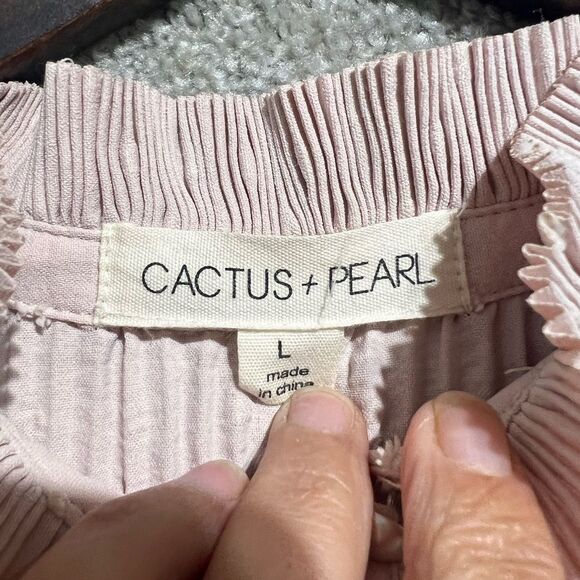 Cactus + Pearl Woman’s Light Pink Ruffle Dot Blouse Size Large - Picture 2 of 9